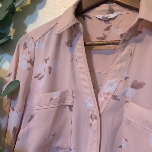 🌸 Candies M Button Down 🌸 - Picture 2 of 4